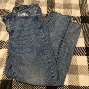 Stone washed frayed bottoms Judy blue size 7 stretch jeans